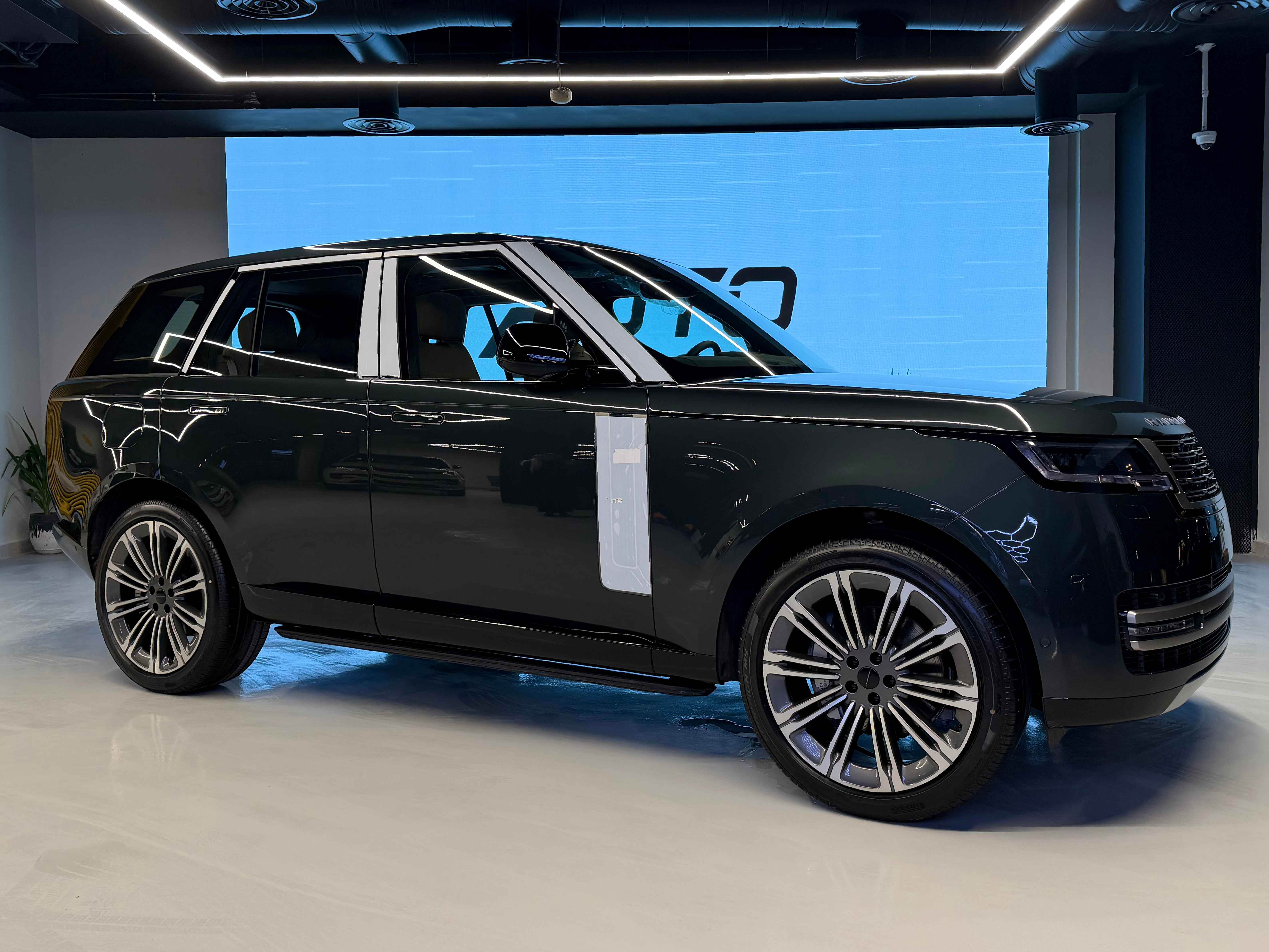 رنج روفر HSE V6 - 2026